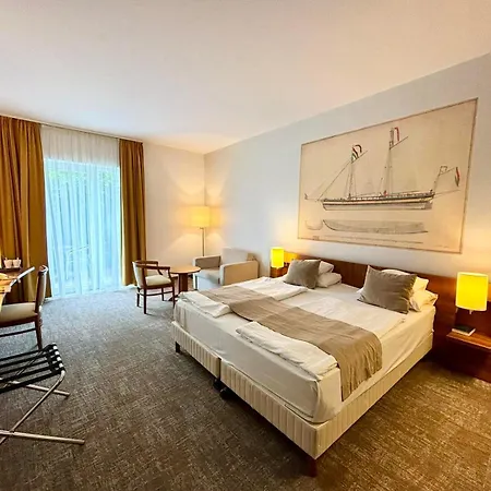 Zenit Wellness Balaton 4* فونيارتْسفاشغ
