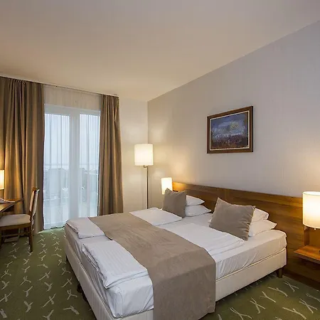 제닛 웰니스 발라톤 4*