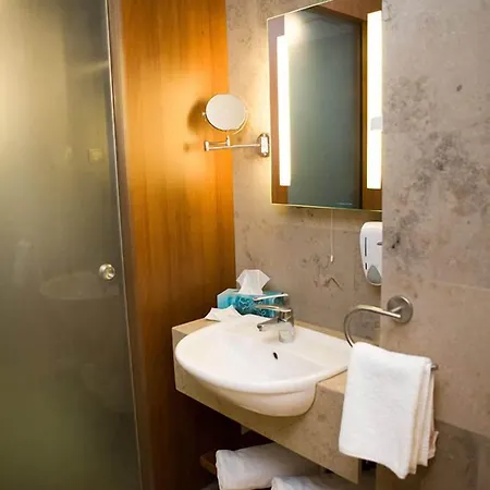 제닛 웰니스 발라톤 4*